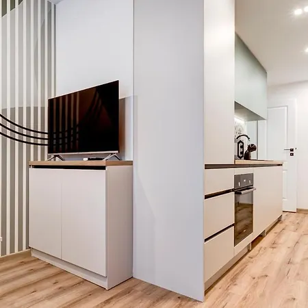Newly Renovated Comfortable First-floor 아파트