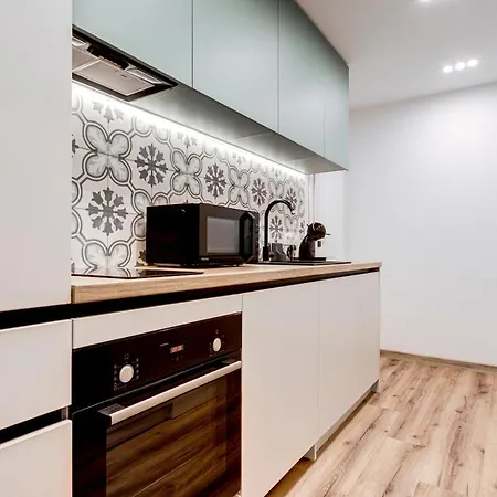 Newly Renovated Comfortable First-floor * 소피아
