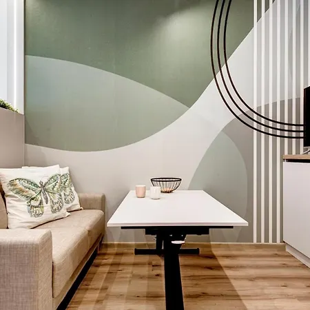 Newly Renovated Comfortable First-floor 아파트